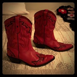 Beautiful western red boots!